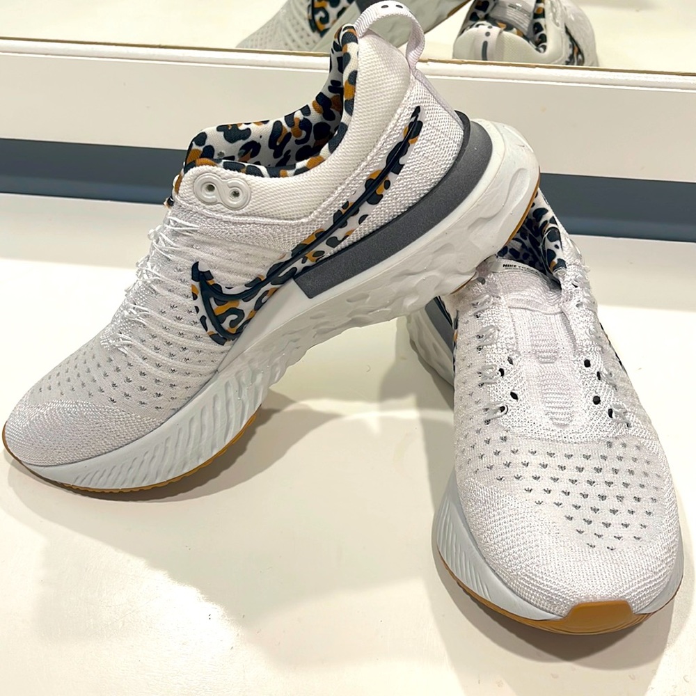 NWOT Nike React tennis shoes